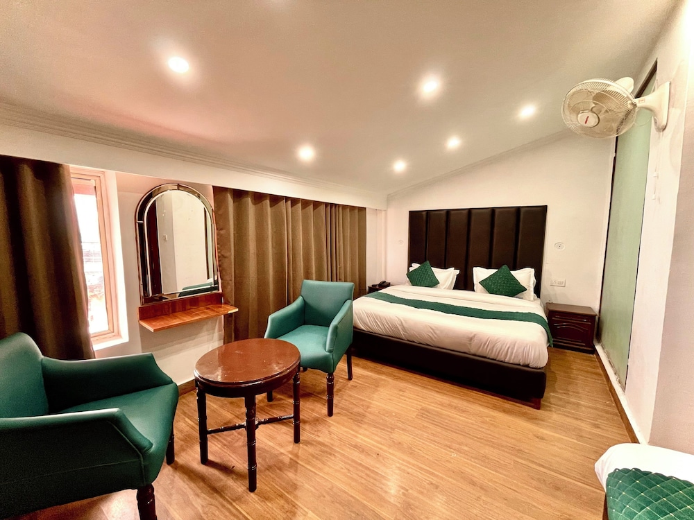 Hotel Roshie Mall Road Mussoorie