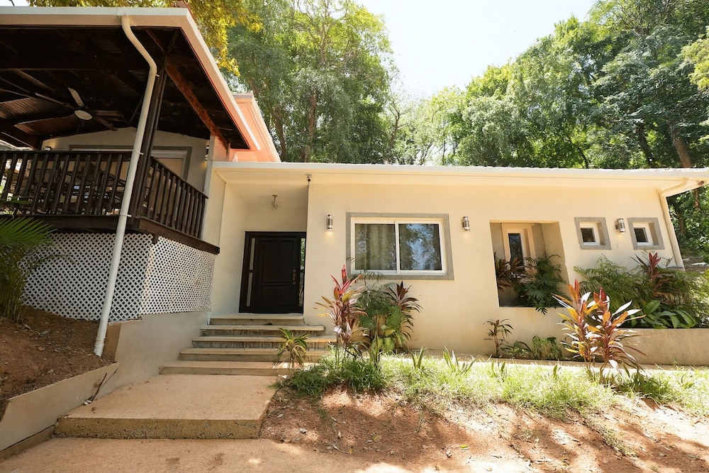 Casa Luminiere- Keyhole Bay #5 3 Bedroom Home