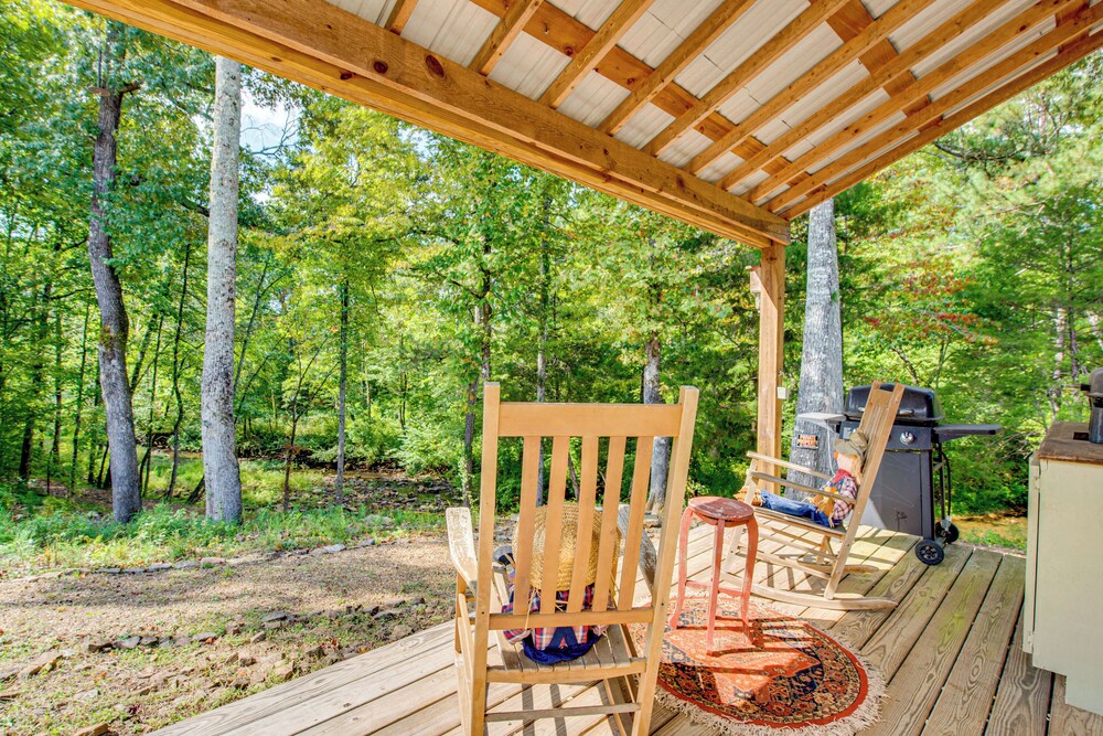 Creek Access, Fire Pit & Grill: Summerville Studio
