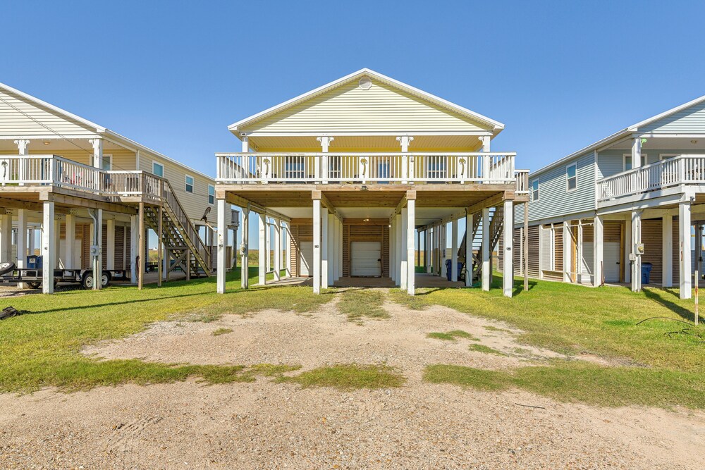 Walk to Beach: Gulf-view Home in Surfside Beach!