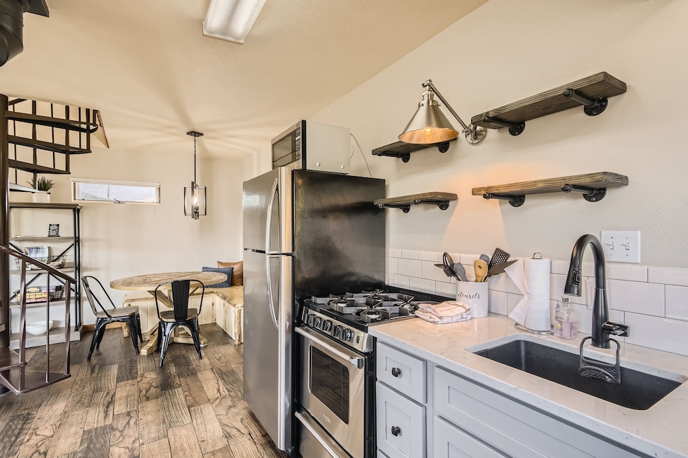 New Listing!! Modern Mountain Getaway 2 Bedroom Home by RedAwning view 2