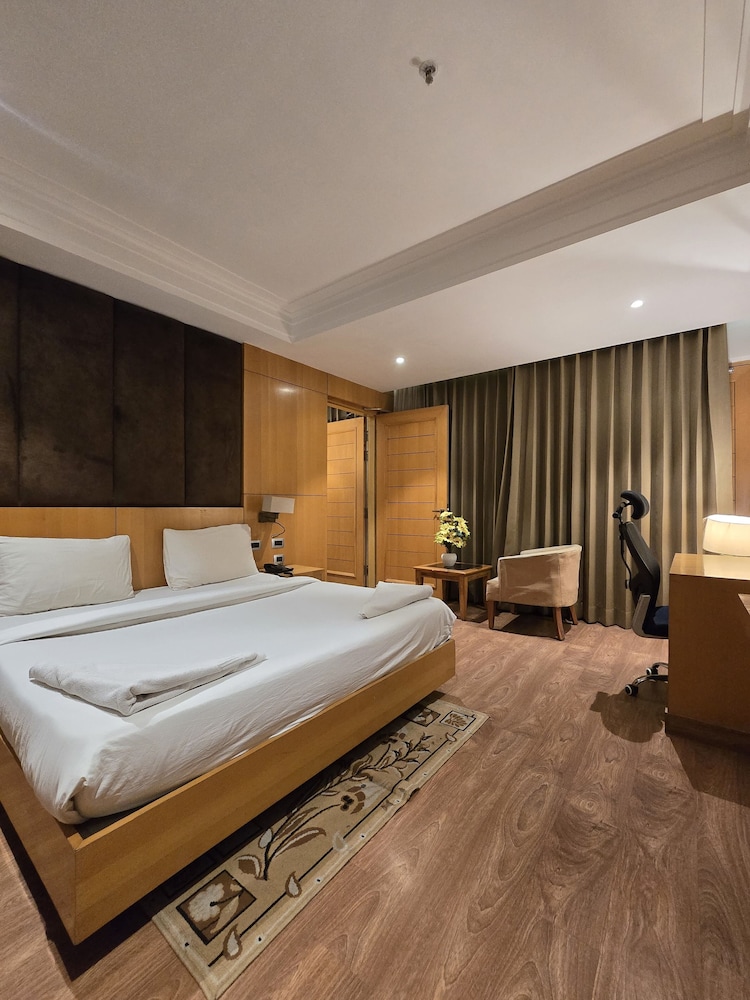 HOTEL SHEMRON