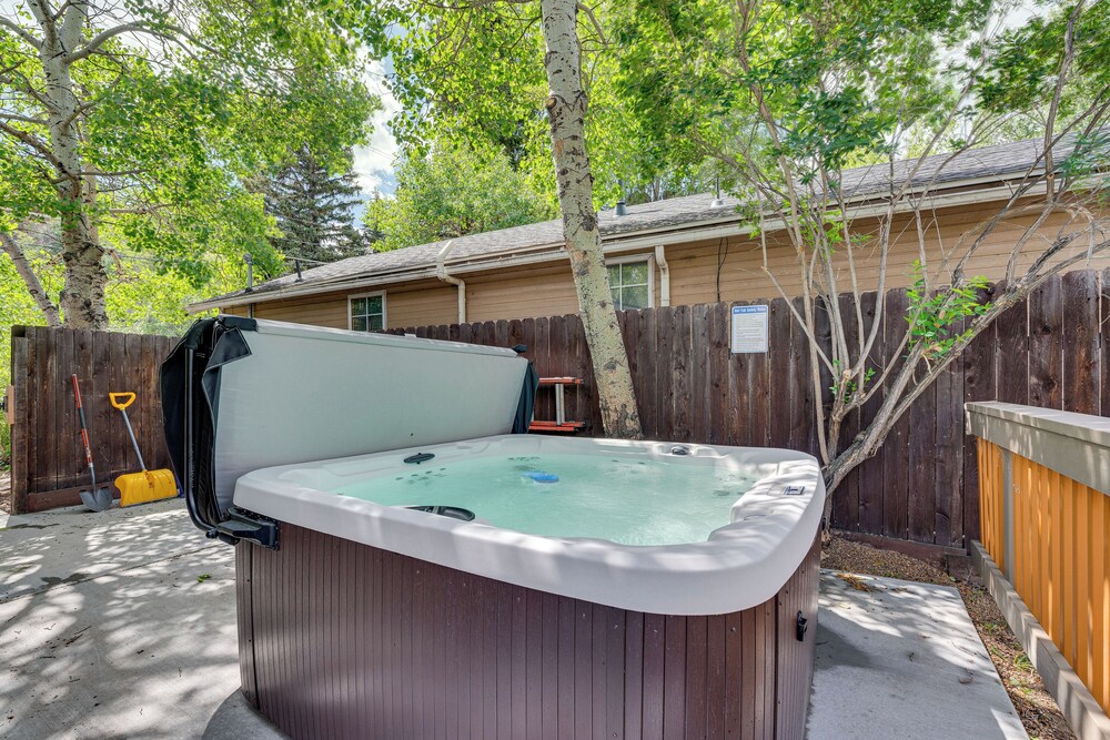 Private Hot Tub - Riverfront Cabin In Estes Park!