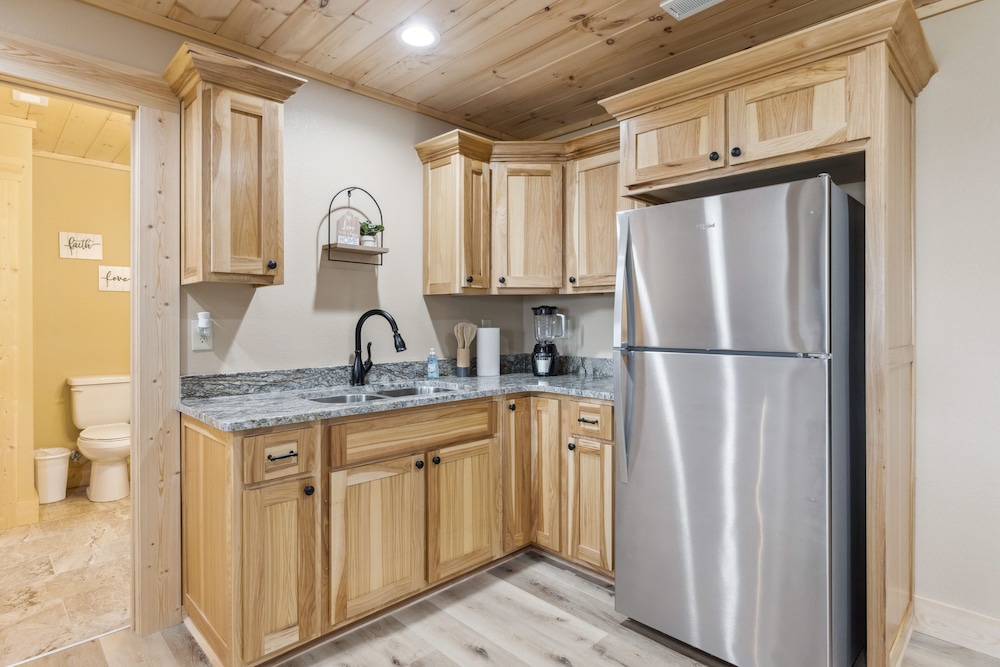 Robeson Hood Lodge 4 Bedroom Home