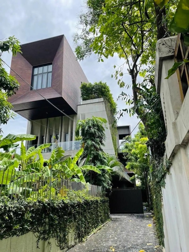 Luxury Pool Villa With Jacuzzi & Lift by Thonglor