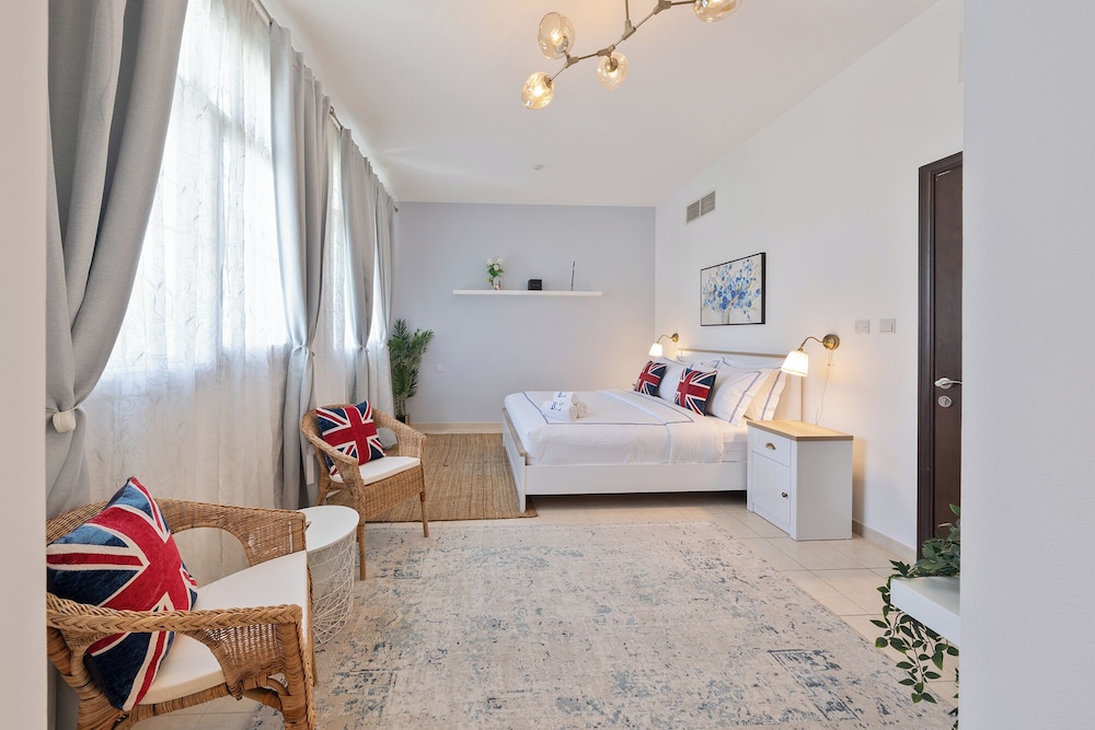 Luxury Short Term Stay 2BHK plus Maids - RANCHES