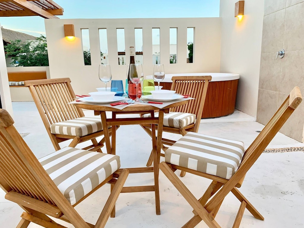 Sleeps 4-6-amazing 2 Bedroom Ph With Bbq & Jacuzzi