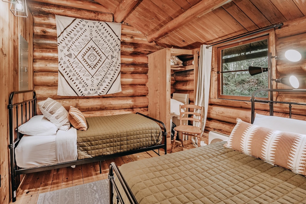 76gs - Genuine Log Cabin - Wifi - Pets Ok - Sleeps 4