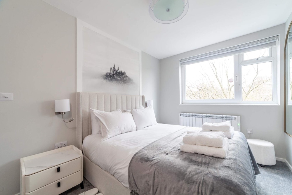 Excellent 3-bed Flat In Elephant & Castle