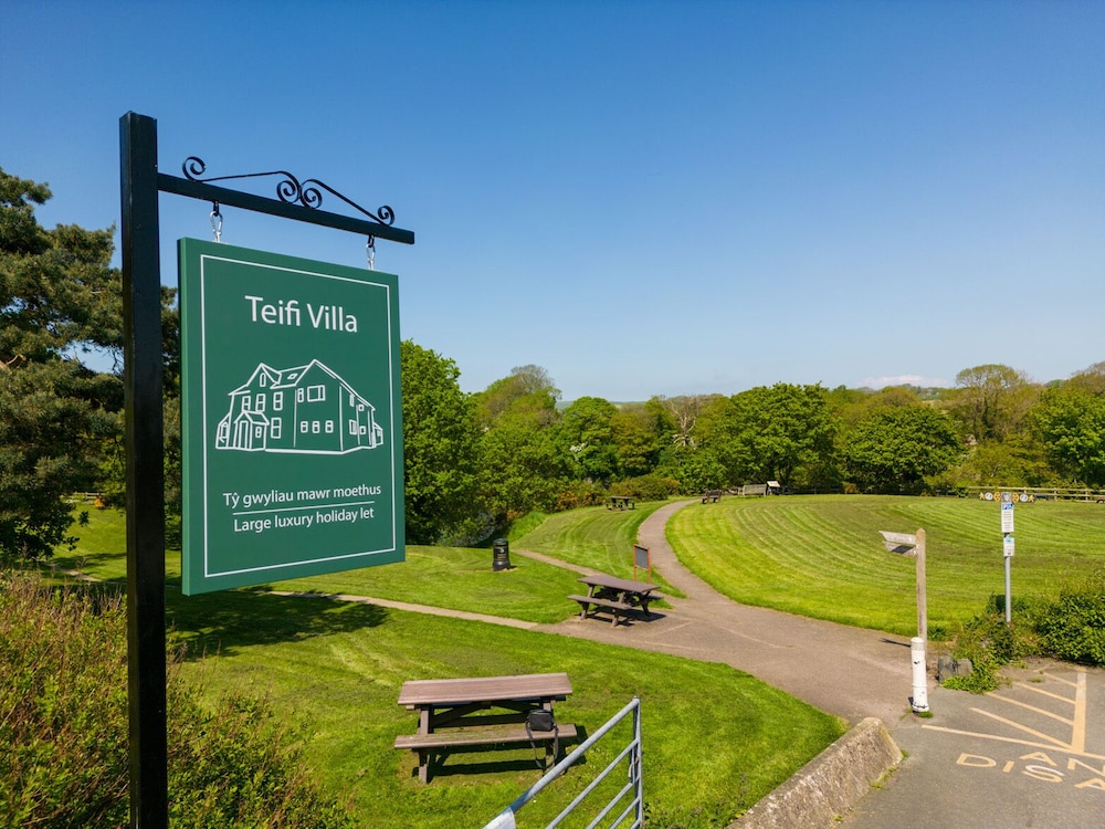 Teifi Villa