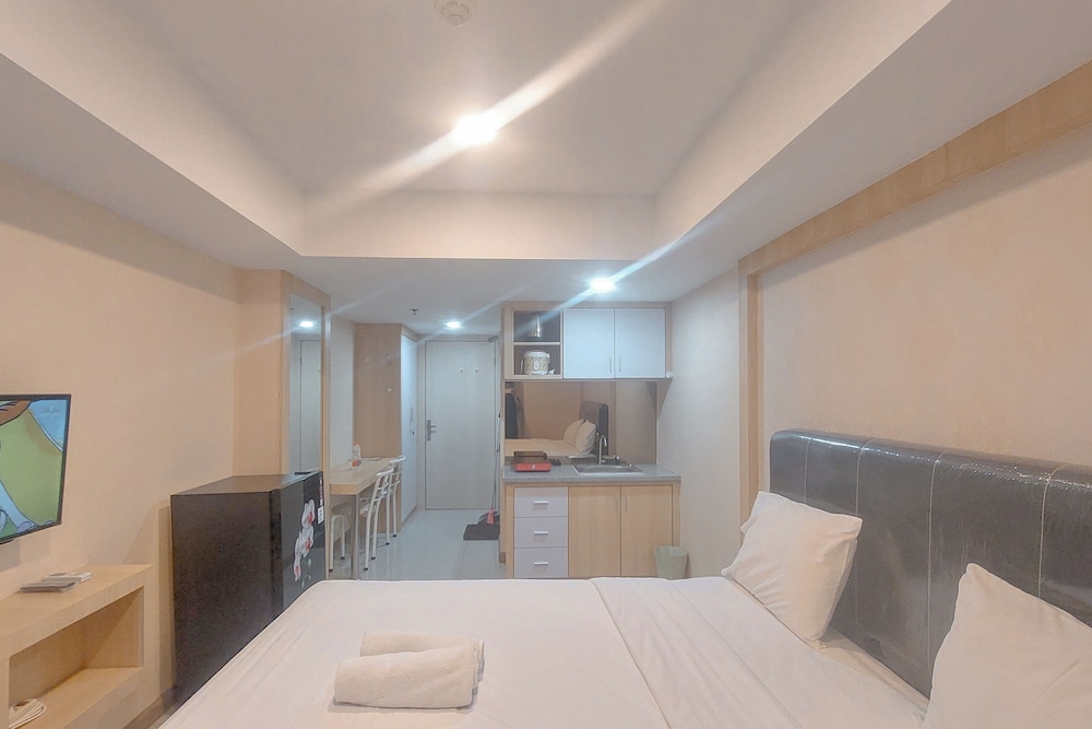 Best Deal Studio At De Prima Apartment