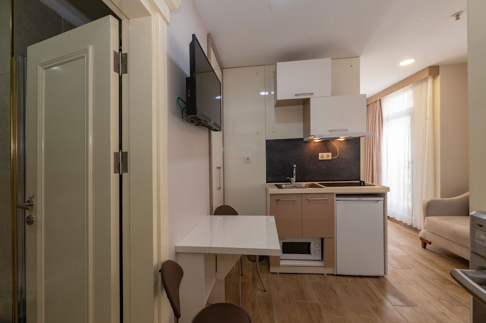 Taksim Peri Suit - Image 82