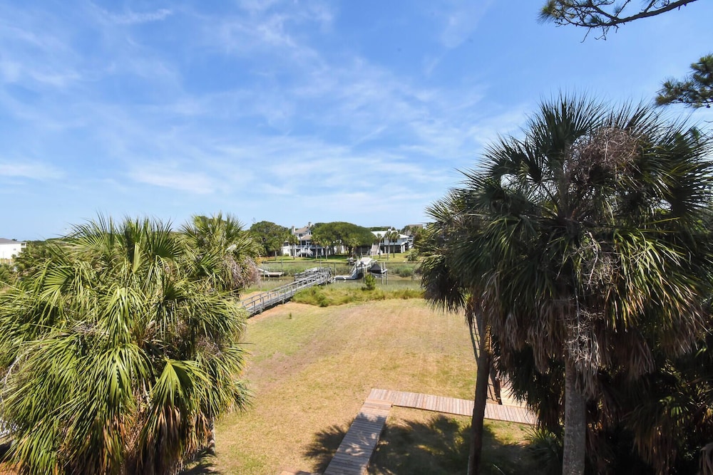 Spacious 4-bed, 4-bath Home in the Heart of Fripp Island