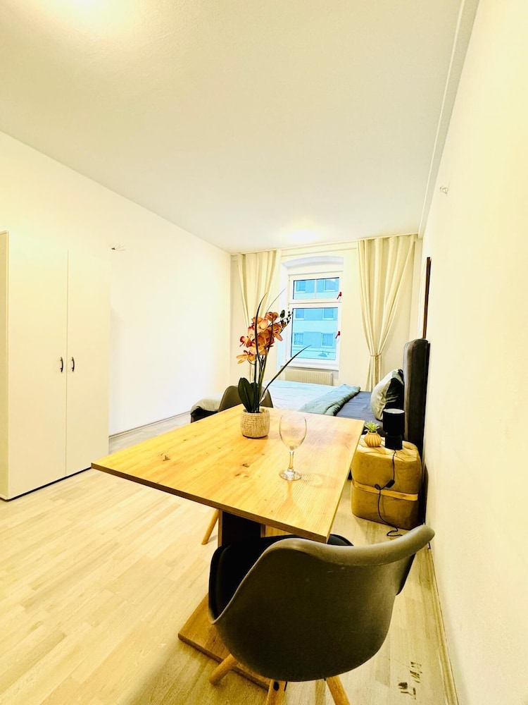 Spacious 7BR Apartment Prime Location