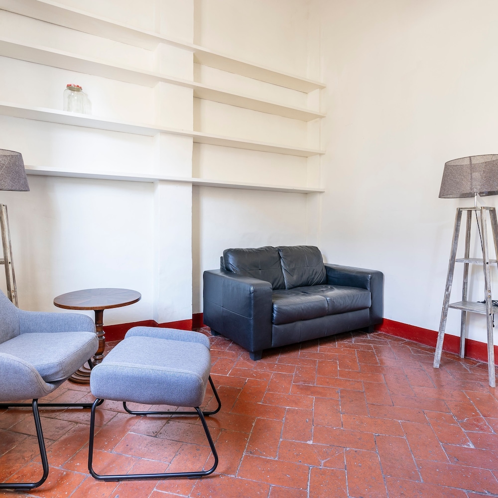 Cerchi 3 in Firenze With 2 Bedrooms and 1 Bathrooms