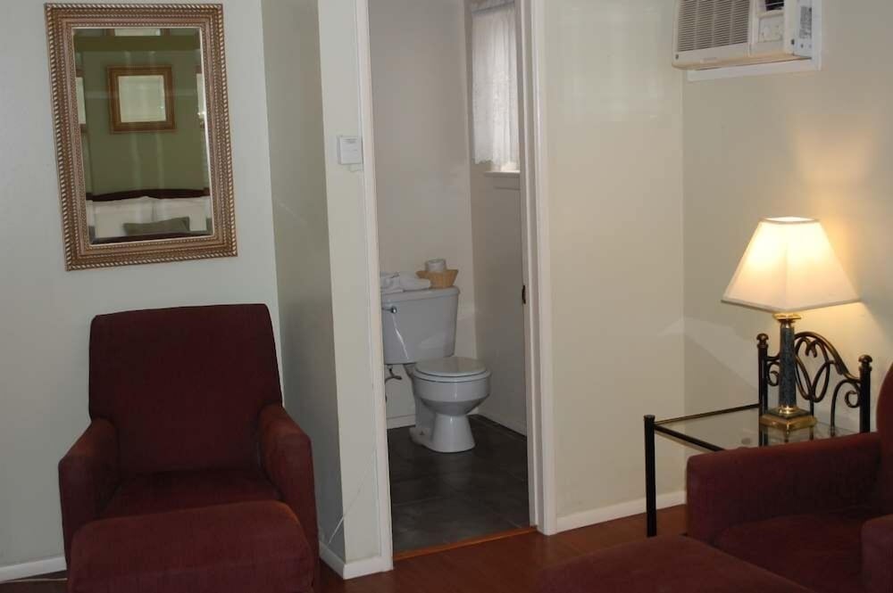 Bishop Vacations - El Rancho Motel - Property Image 46
