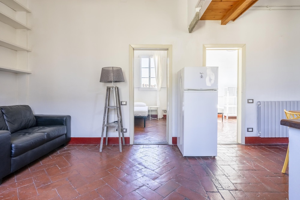 Cerchi 3 in Firenze With 2 Bedrooms and 1 Bathrooms