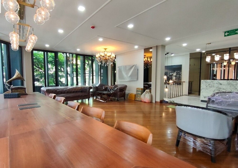 Poshtel 56