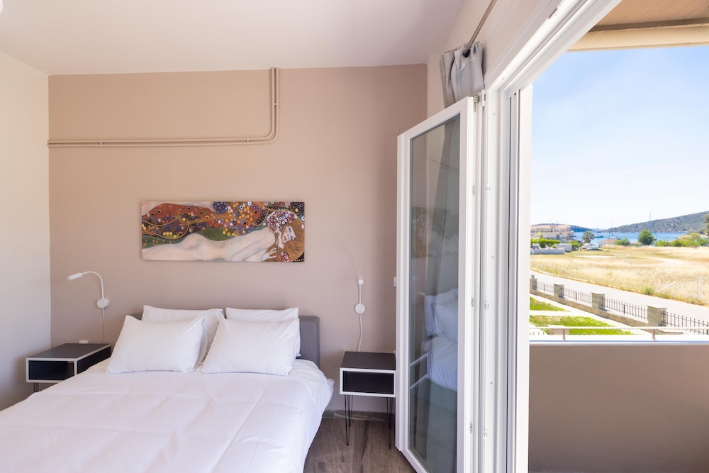 Stork Holiday Apartments - Garden & Sea View