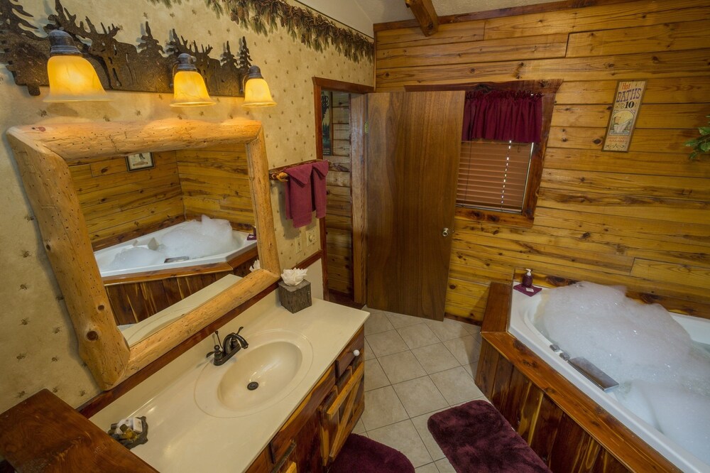 Lake Shore Cabins on Beaver Lake