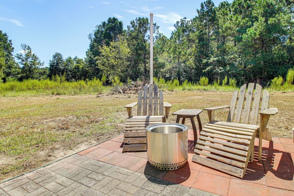 3 Mi to Icw: Coastal Carolina Home w/ Pool Access