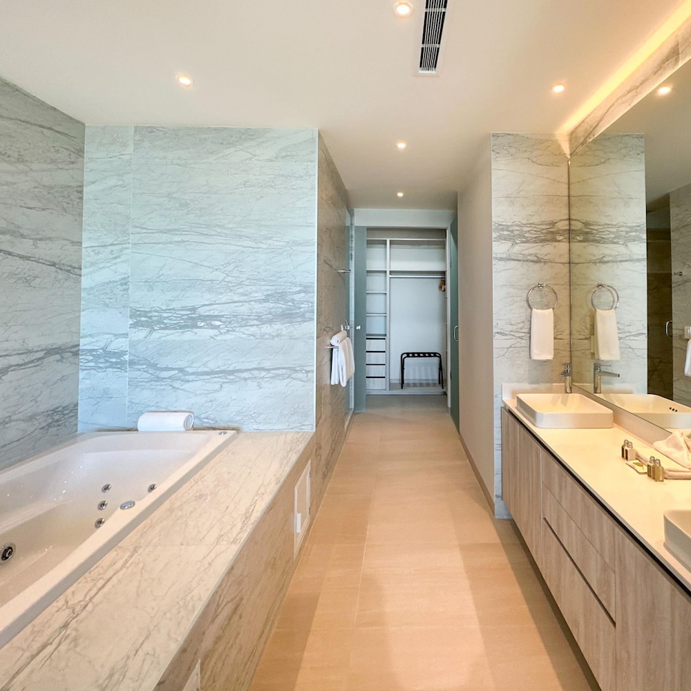Brand New 6 Bedroom Penthouse
