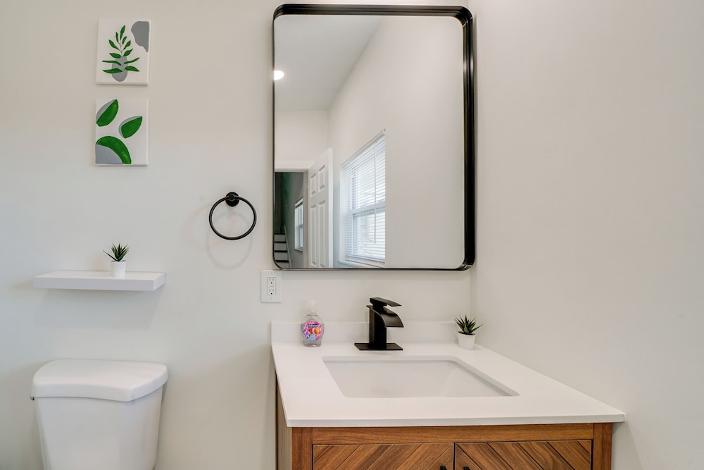 4 Mi to Dtwn: Pet-friendly Home in Pittsburgh