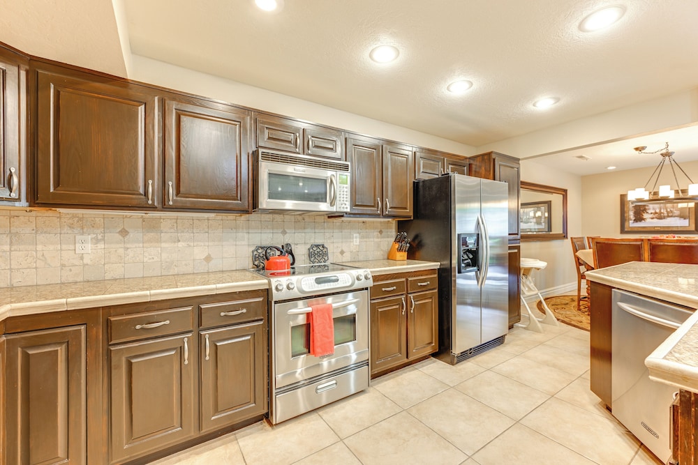 Golf Getaway 5 Mi to Dtwn: Las Palmas Resort Condo