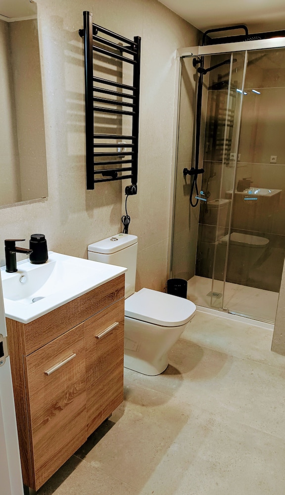 APARTAHOTEL MADRID URBAN SUITES - EDIFICIO EXCLUSIVO - 7 Apartments Boutique Full Equiped