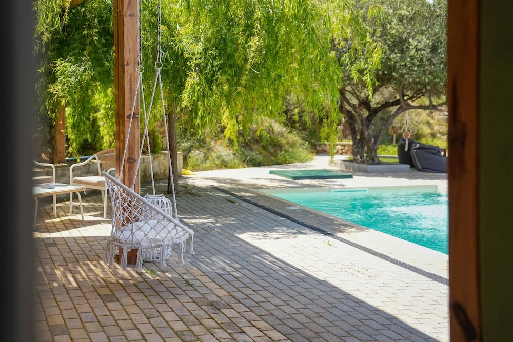 Oliva Emerald Eco - Secluded Off-grid Vineyard Villa