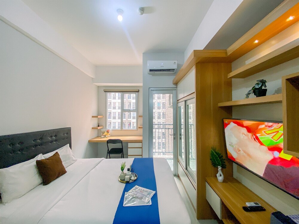 Cozy And Enjoy Living Studio Transpark Juanda Bekasi Timur Apartment