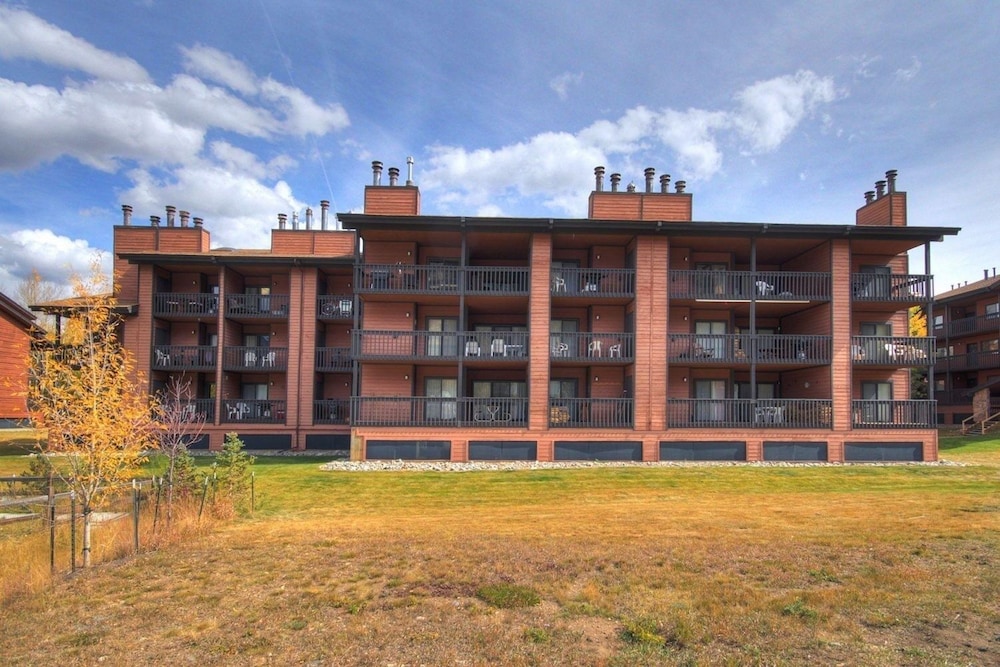 201c Mountain Side 1br 1ba 1 Bedroom Condo by RedAwning view 5
