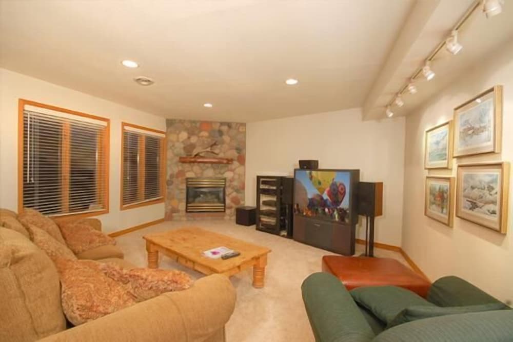 Heart of the Valley - Property Image 10