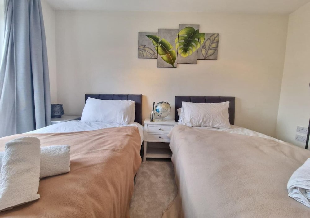 3bedroom Near Nec & Airport W/parking and Garden