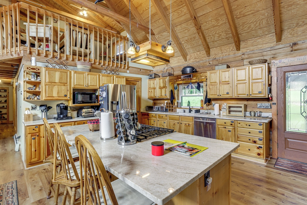 Hot Tub & Game Room: Deep Creek Winter Getaway
