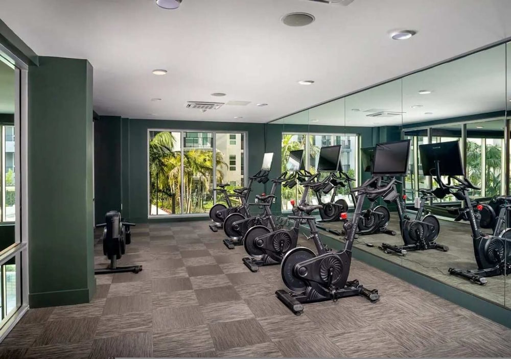 Elegant Escape 10 Min From Disneyland With Pool GYM