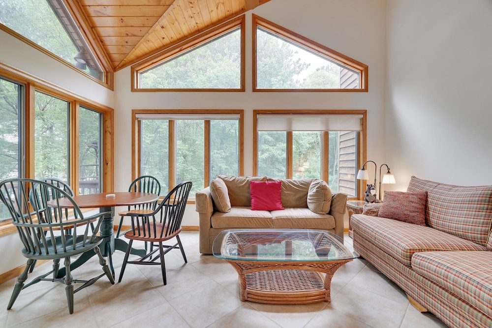Elk Hollow by Avantstay Lakefront Chalet w Game Room Fire Pit