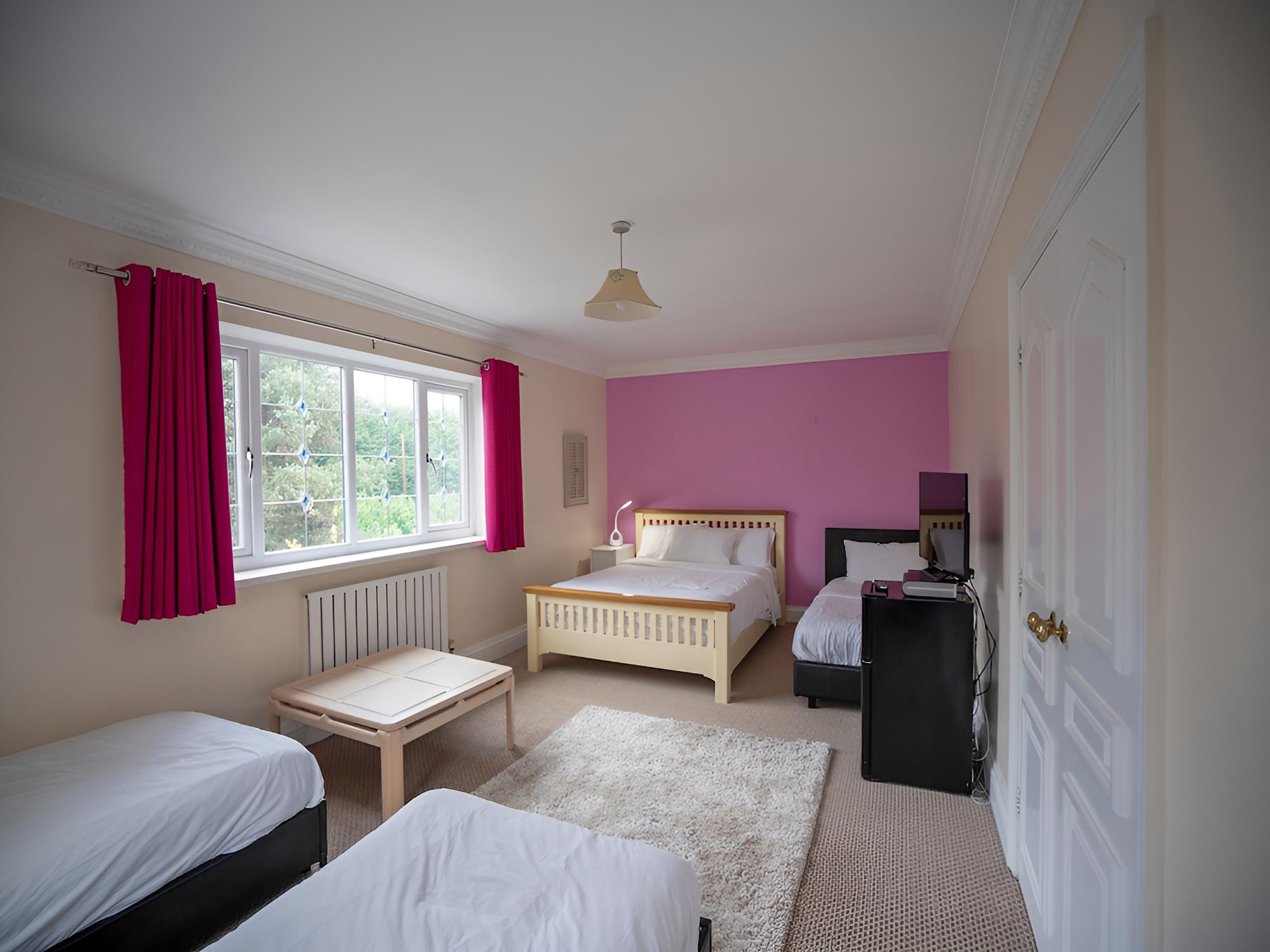 OakCroft GuestHouse Manchester Airport
