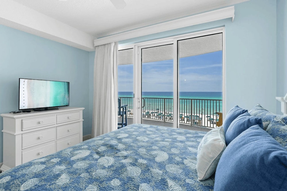 Emerald Isle Resort 405 by Avantstay Beachfront, Beach Chairs + Pool Access