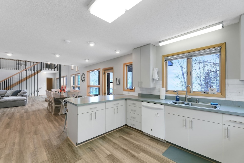 Spacious 8-BR Leech Lake Retreat w/ Game Room