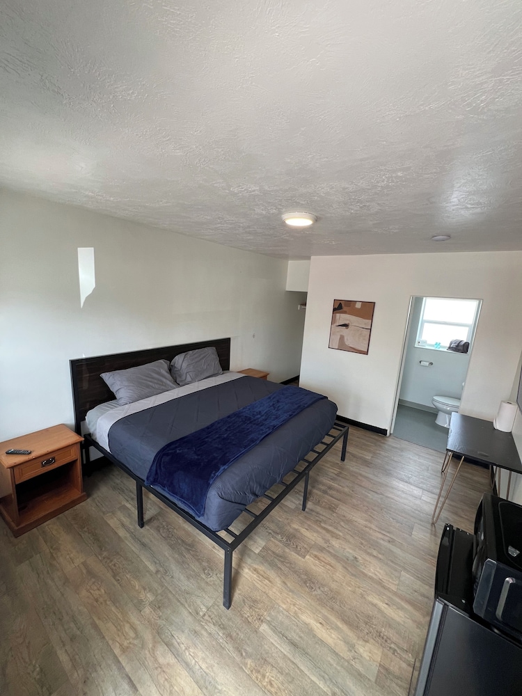 Mac's Motel