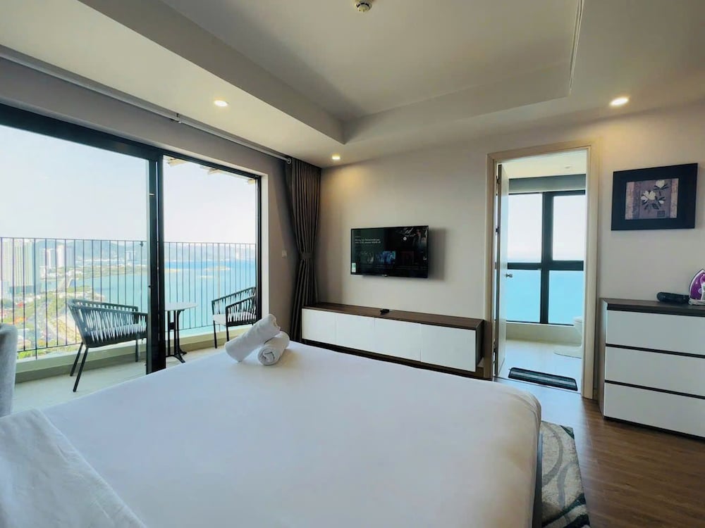 Gold Coast Balcony Serviced Apartment