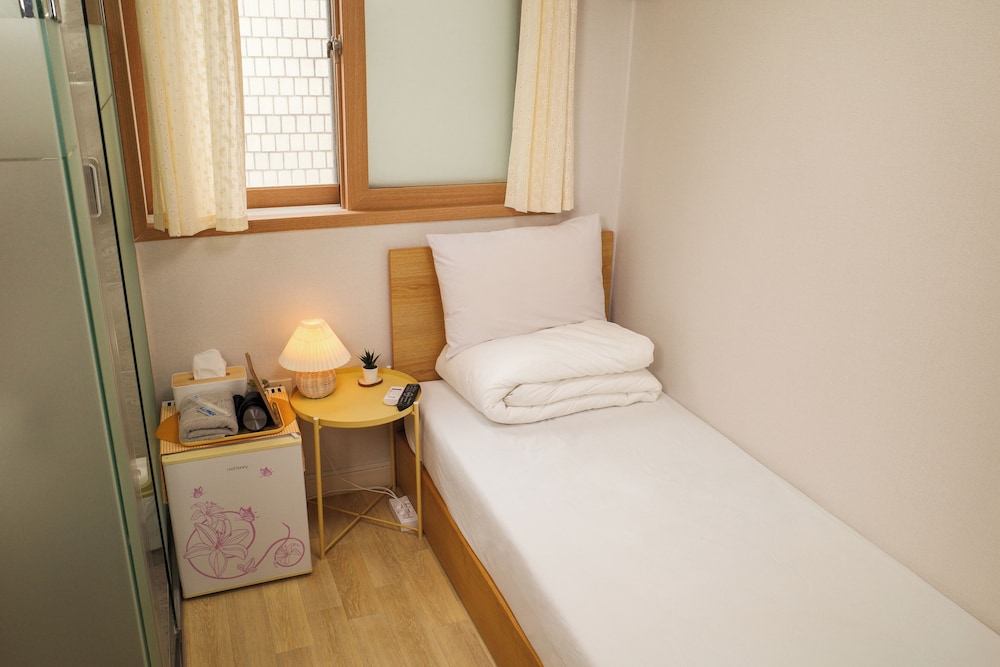 Starria Hostel foreign guest only 94