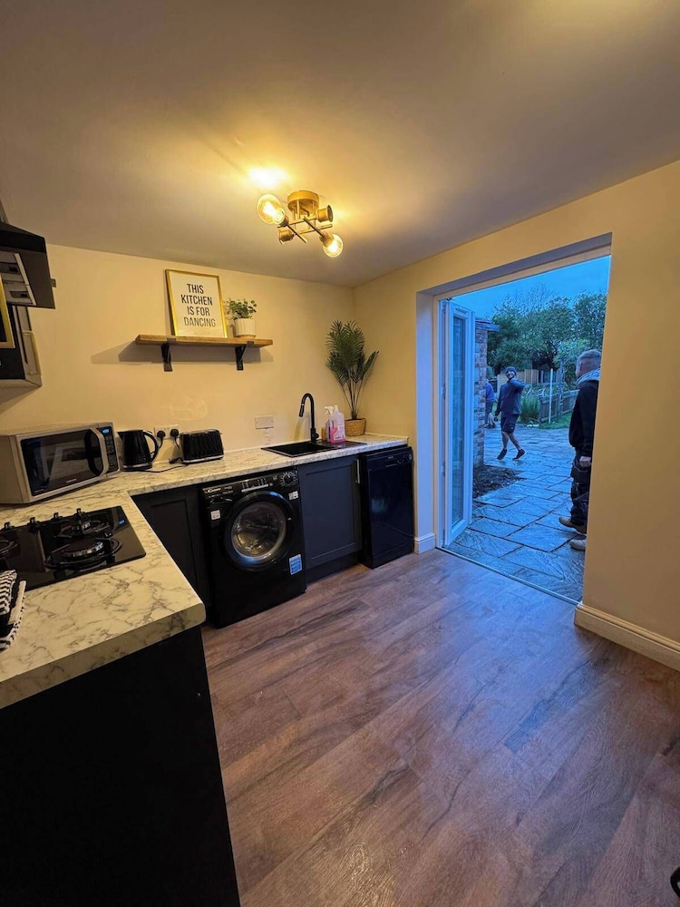 Winsford Woodford Cottage - Cozy Retreat