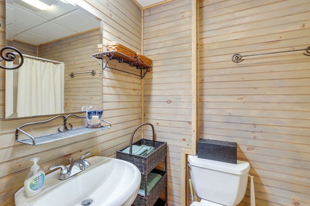 Hot Tub, Decks & Creek Access: Mccaysville Cabin!