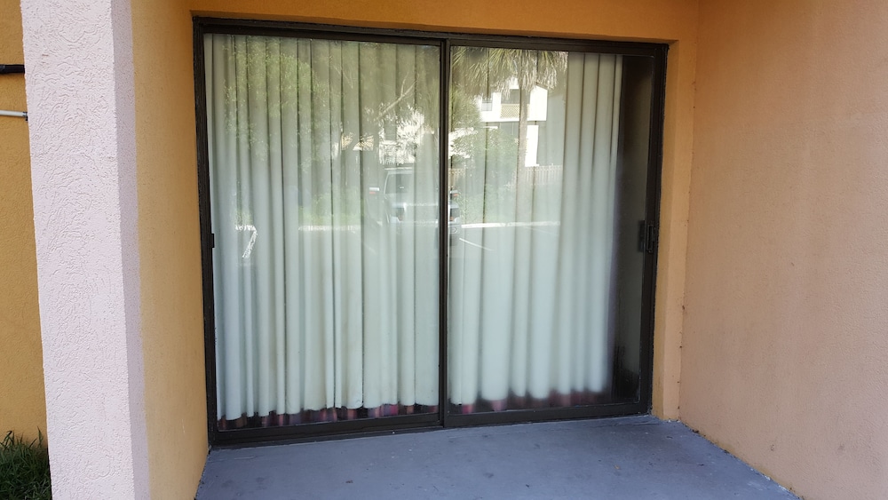Tampa Vacations - Econo Lodge Busch Gardens - Property Image 27