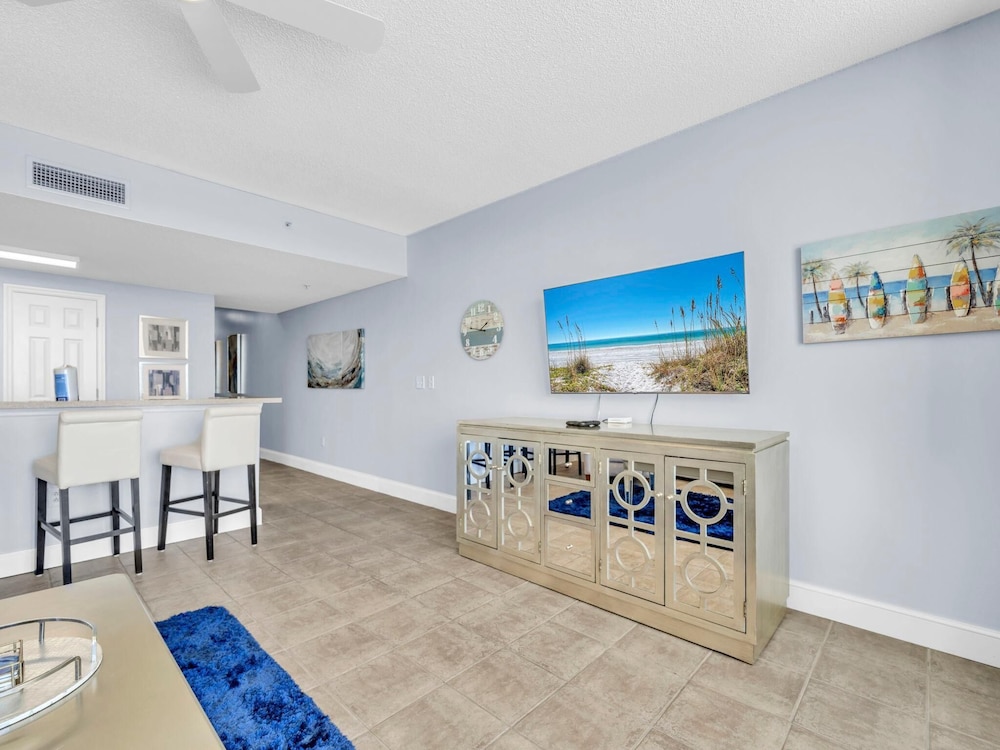 Majestic Beach Towers 1-1205