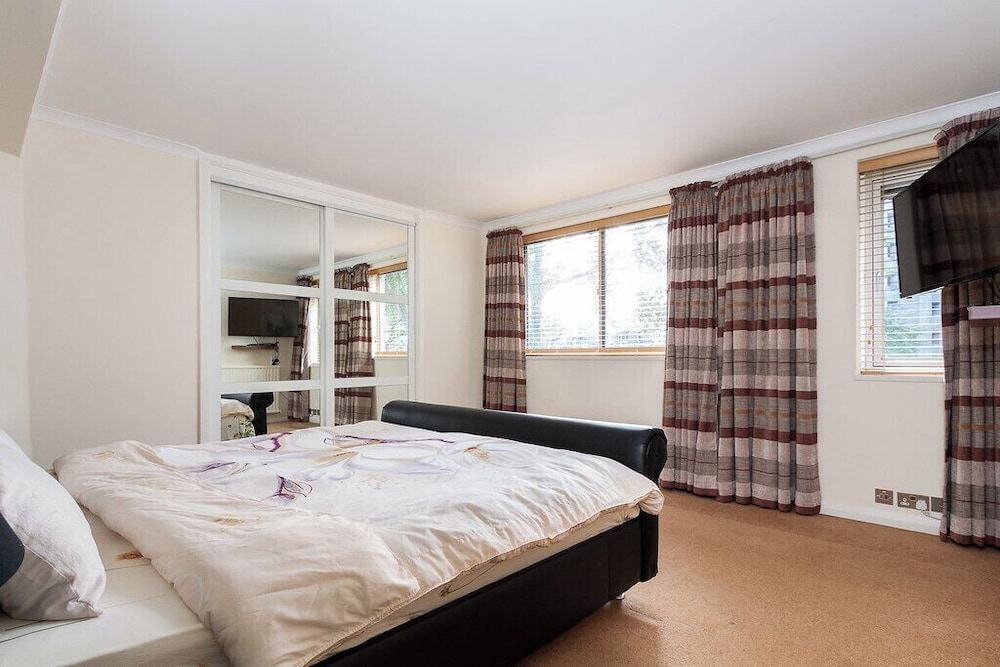 Luxury Villa 6 Bedrooms Next to Marble Arch