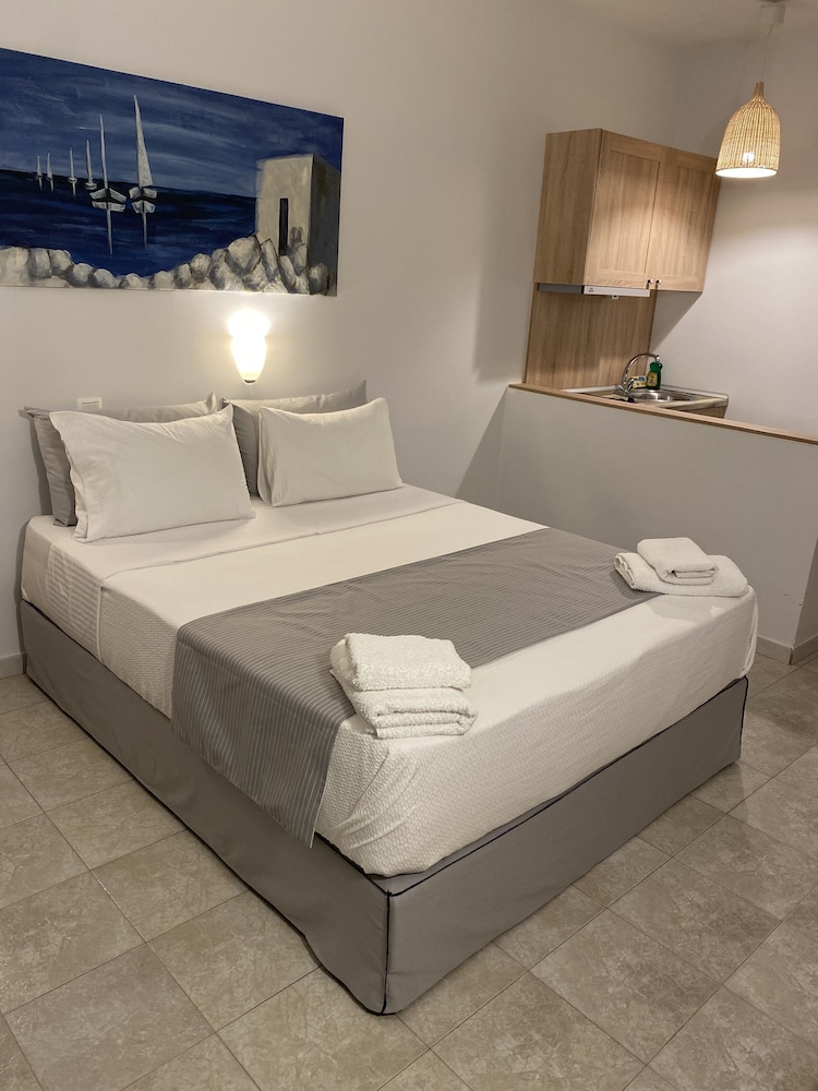 Dedes Apartments
