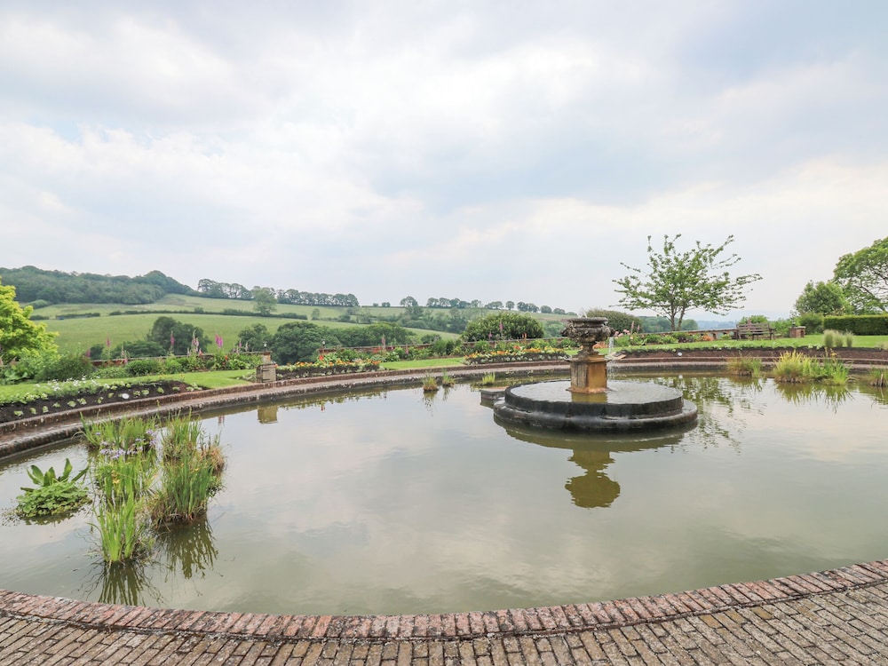 Harcombe House Bungalow 1